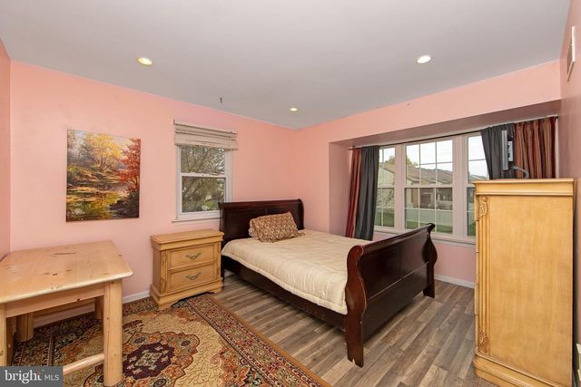 180 INDEPENDENCE DR, Holland, PA 18966