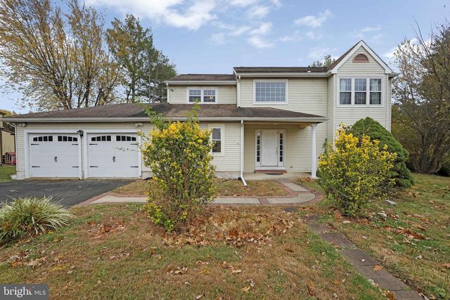 180 INDEPENDENCE DR, Holland, PA 18966