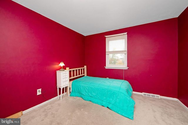 180 INDEPENDENCE DR, Holland, PA 18966