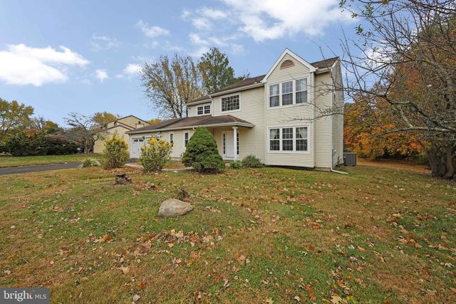 180 INDEPENDENCE DR, Holland, PA 18966