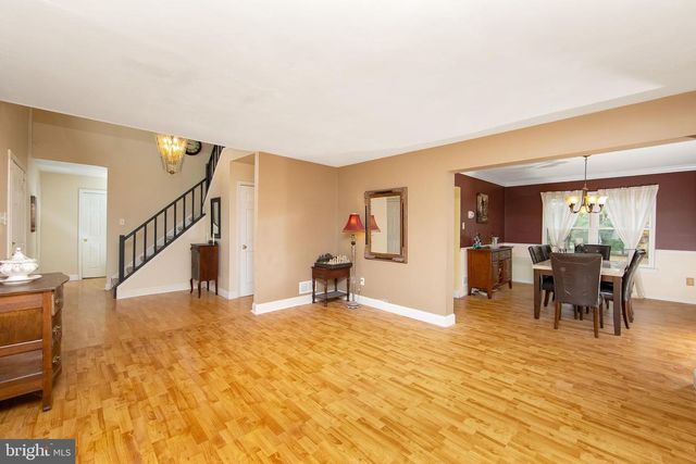 180 INDEPENDENCE DR, Holland, PA 18966