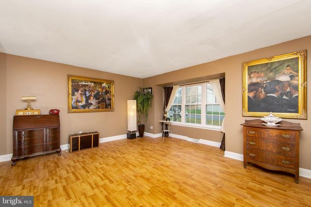 180 INDEPENDENCE DR, Holland, PA 18966