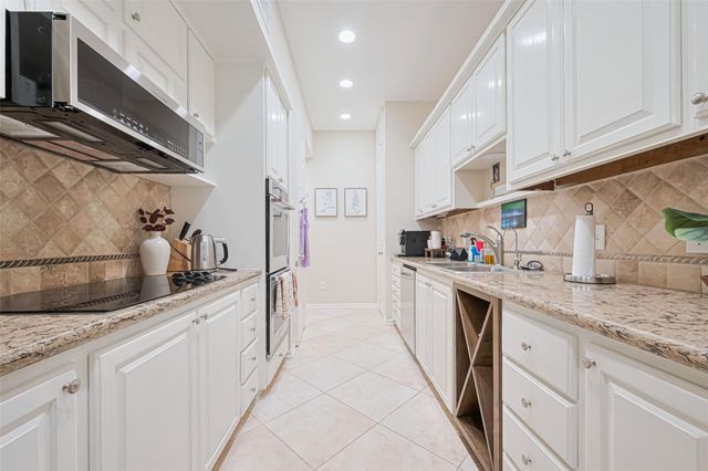 3 River Hollow Lane, Houston, TX 77027