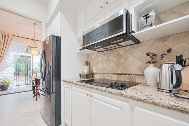 3 River Hollow Lane, Houston, TX 77027