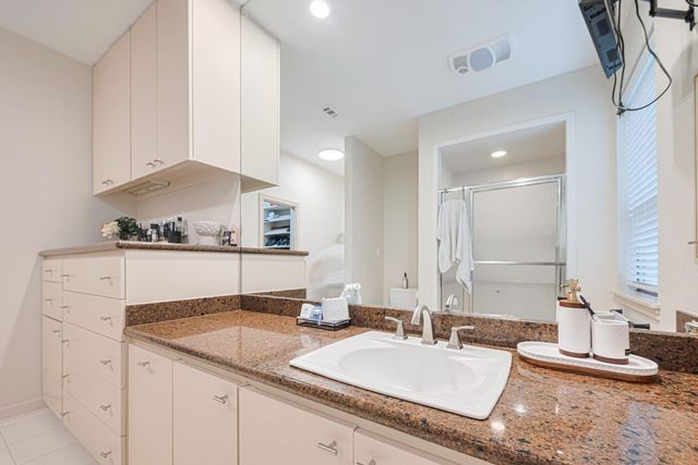 3 River Hollow Lane, Houston, TX 77027
