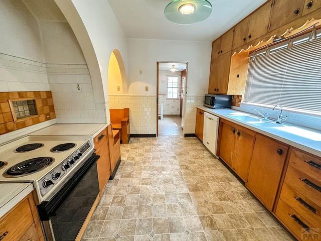 117 S 5th St, Holly, CO 81047