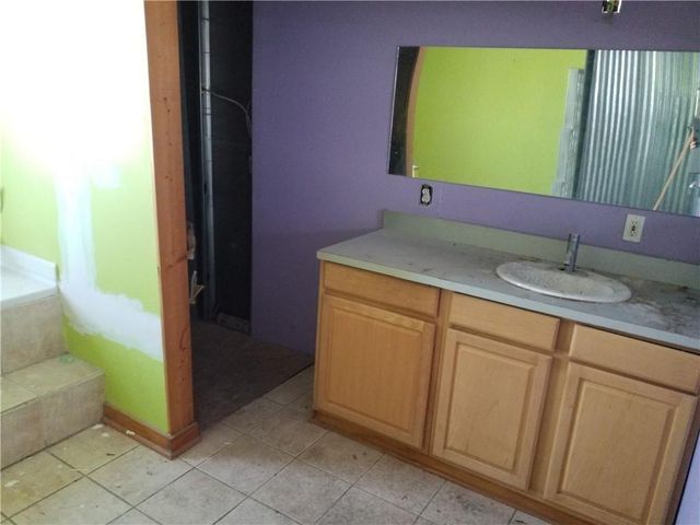 1038 E 5TH Street, Kansas City, MO 64106