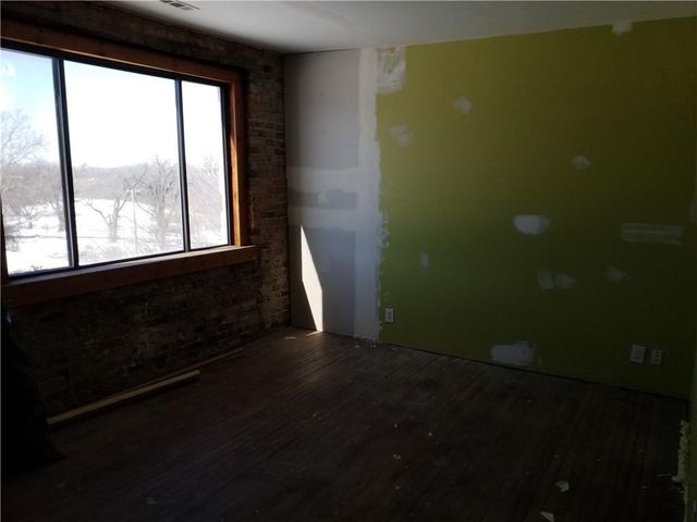 1038 E 5TH Street, Kansas City, MO 64106