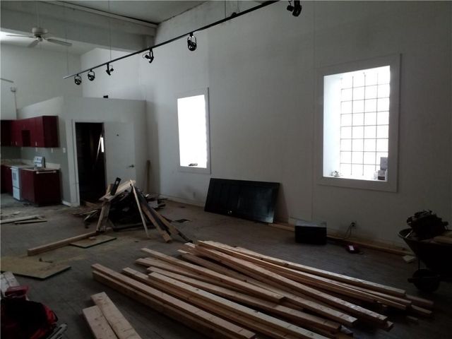 1038 E 5TH Street, Kansas City, MO 64106