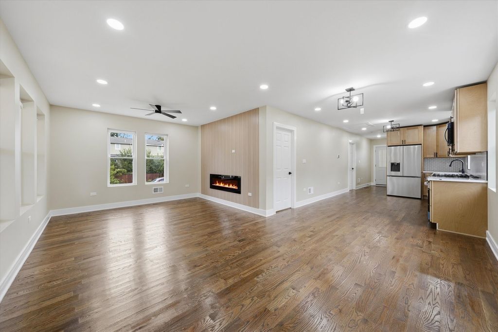 8817 S Parnell Avenue, Chicago, IL 60620 — photo 2