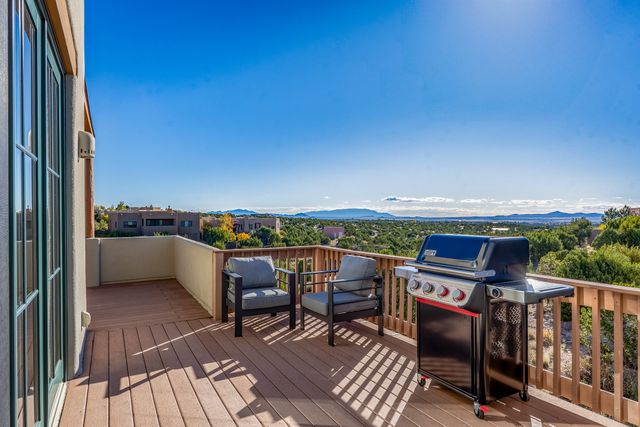 69 Avenida Frijoles, Santa Fe, NM 87507