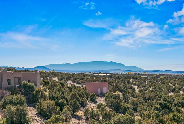 69 Avenida Frijoles, Santa Fe, NM 87507