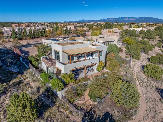 69 Avenida Frijoles, Santa Fe, NM 87507