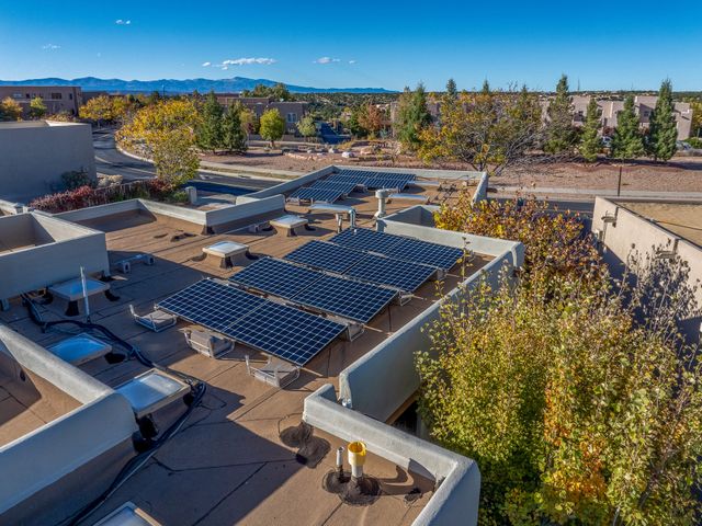 69 Avenida Frijoles, Santa Fe, NM 87507