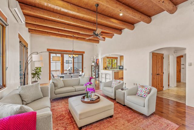 69 Avenida Frijoles, Santa Fe, NM 87507