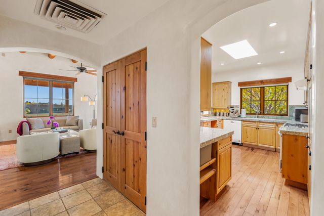 69 Avenida Frijoles, Santa Fe, NM 87507