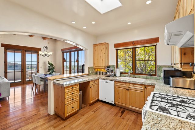 69 Avenida Frijoles, Santa Fe, NM 87507