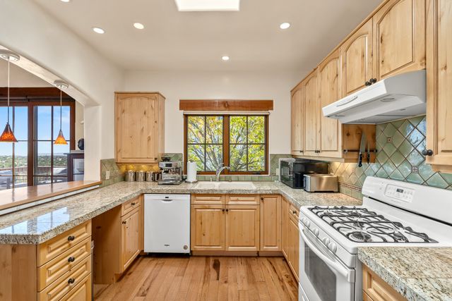 69 Avenida Frijoles, Santa Fe, NM 87507