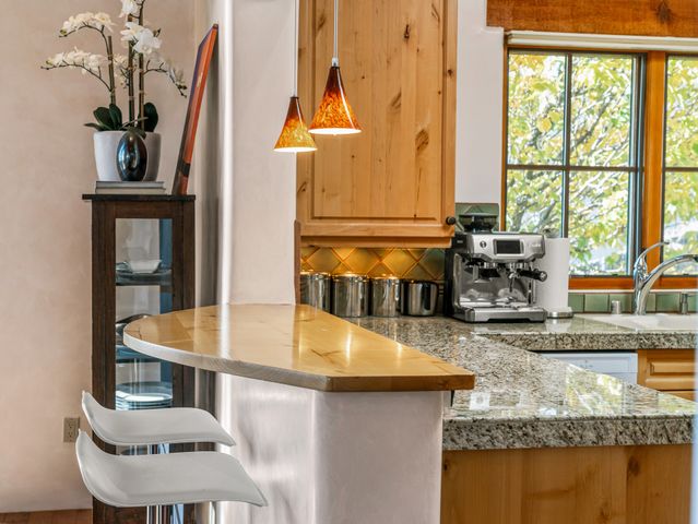 69 Avenida Frijoles, Santa Fe, NM 87507