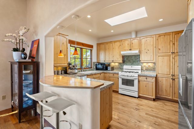 69 Avenida Frijoles, Santa Fe, NM 87507