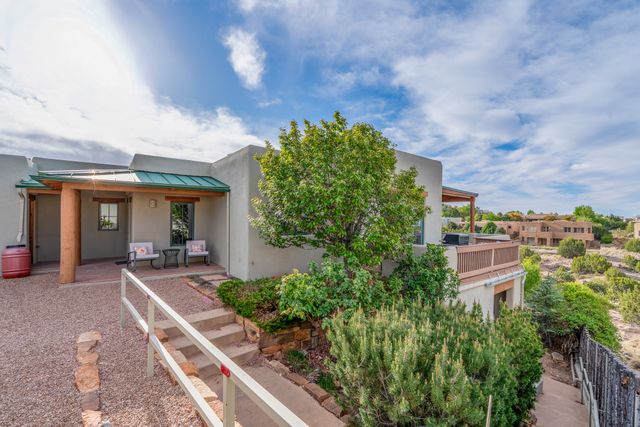 69 Avenida Frijoles, Santa Fe, NM 87507