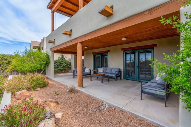 69 Avenida Frijoles, Santa Fe, NM 87507