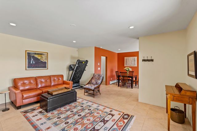 69 Avenida Frijoles, Santa Fe, NM 87507