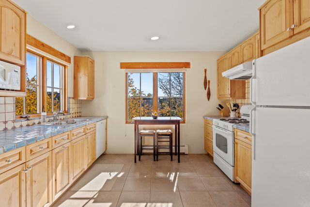69 Avenida Frijoles, Santa Fe, NM 87507
