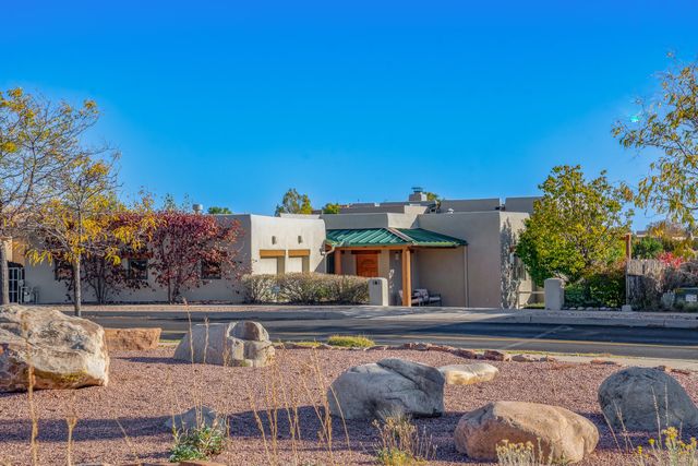 69 Avenida Frijoles, Santa Fe, NM 87507