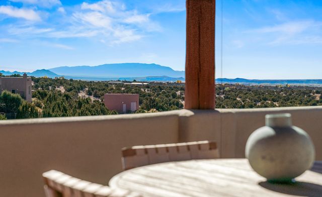 69 Avenida Frijoles, Santa Fe, NM 87507