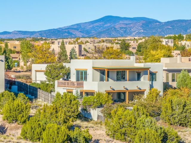 69 Avenida Frijoles, Santa Fe, NM 87507