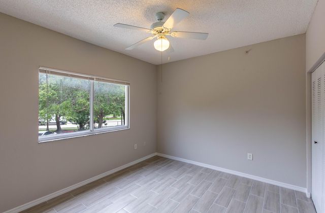 350 Crestwood Circle 203, Royal Palm Beach, FL 33411