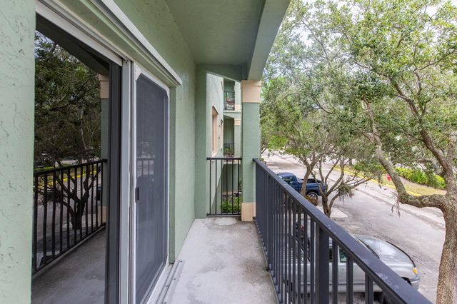 350 Crestwood Circle 203, Royal Palm Beach, FL 33411