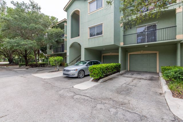 350 Crestwood Circle 203, Royal Palm Beach, FL 33411