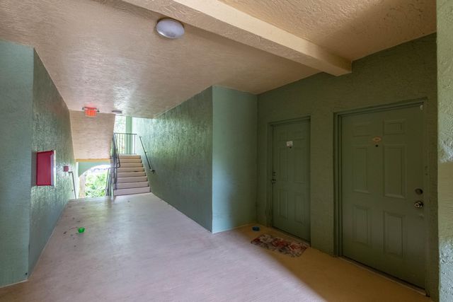 350 Crestwood Circle 203, Royal Palm Beach, FL 33411