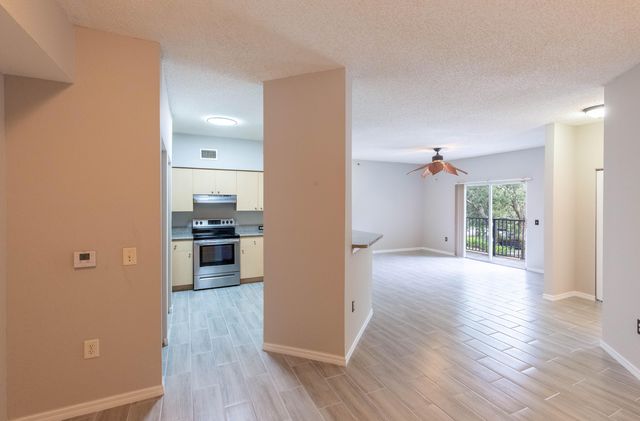 350 Crestwood Circle 203, Royal Palm Beach, FL 33411