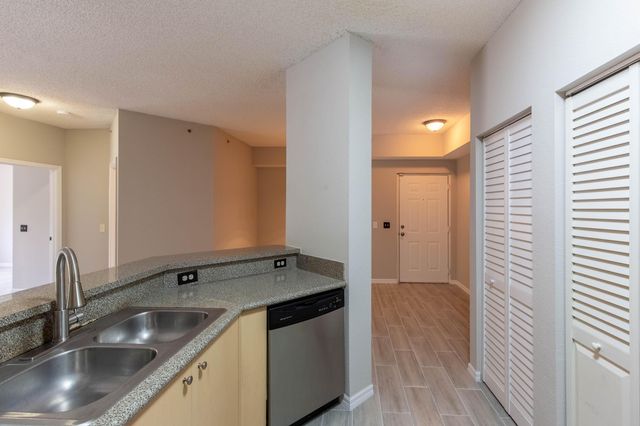 350 Crestwood Circle 203, Royal Palm Beach, FL 33411