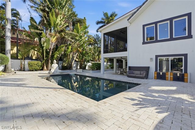 1205 Caloosa DR, Fort Myers, FL 33901