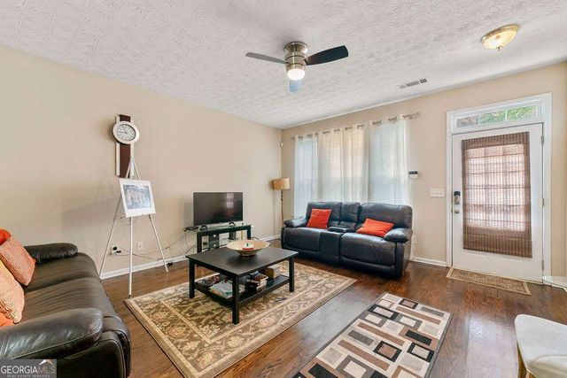 1343 Penhurst Drive, Lawrenceville, GA 30043