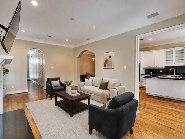 5834 Candlewood Lane, Houston, TX 77057