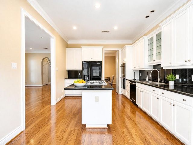 5834 Candlewood Lane, Houston, TX 77057