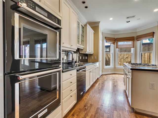 5834 Candlewood Lane, Houston, TX 77057