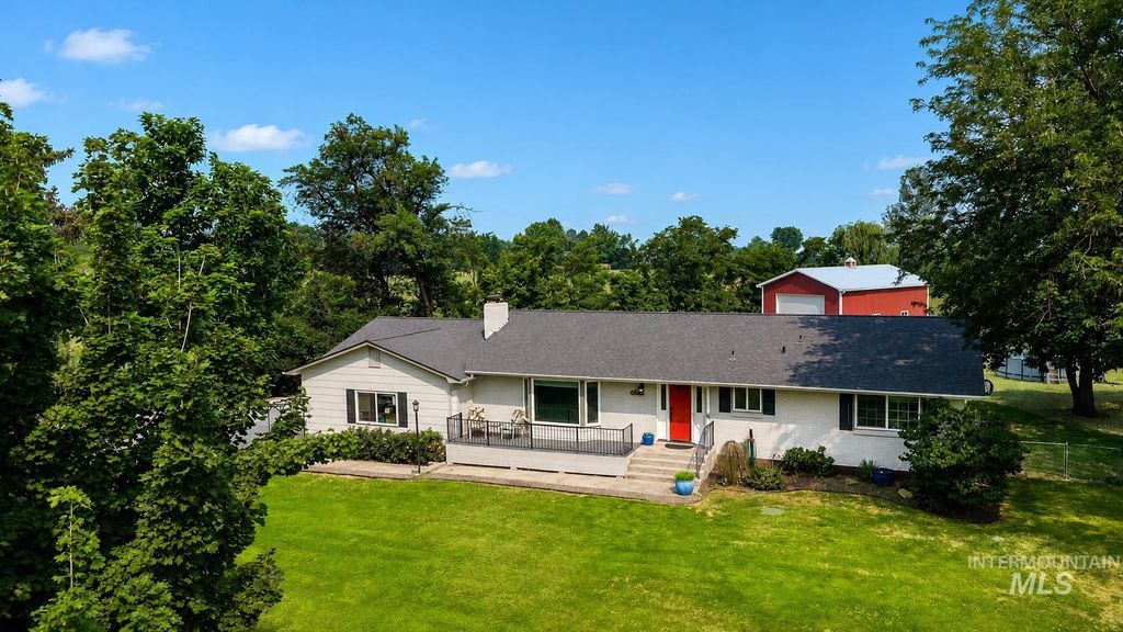 110 E Sales Yard Rd, Emmett, ID 83617 photo 1