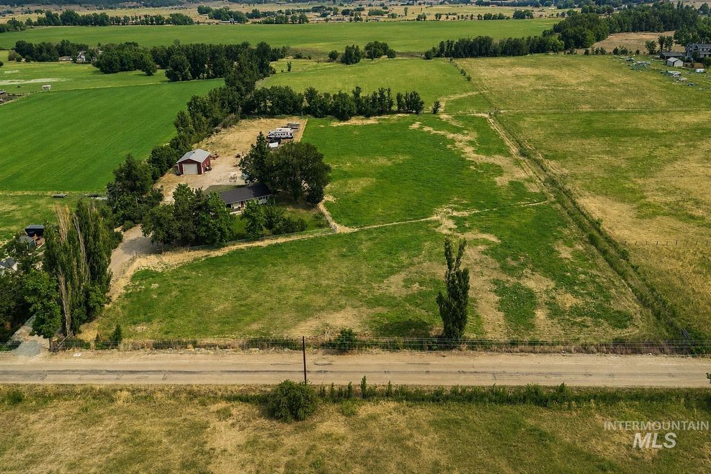 110 E Sales Yard Rd, Emmett, ID 83617 photo 2