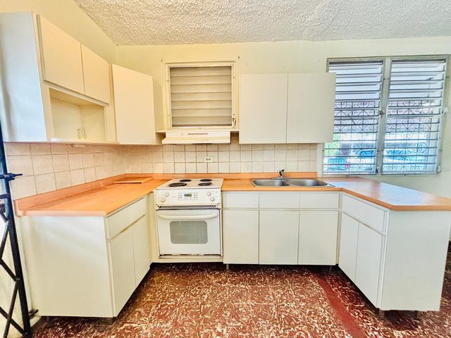 910 calle 1 SE REPARTO METROPOLITANO, San Juan, PR 00921