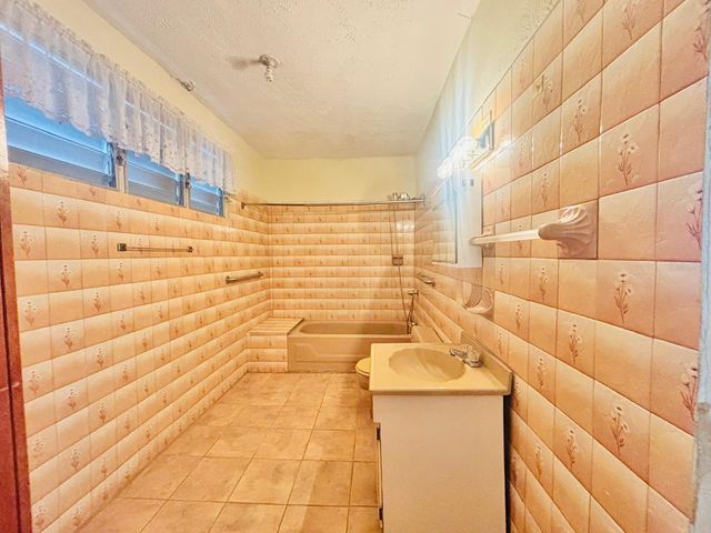 910 calle 1 SE REPARTO METROPOLITANO, San Juan, PR 00921