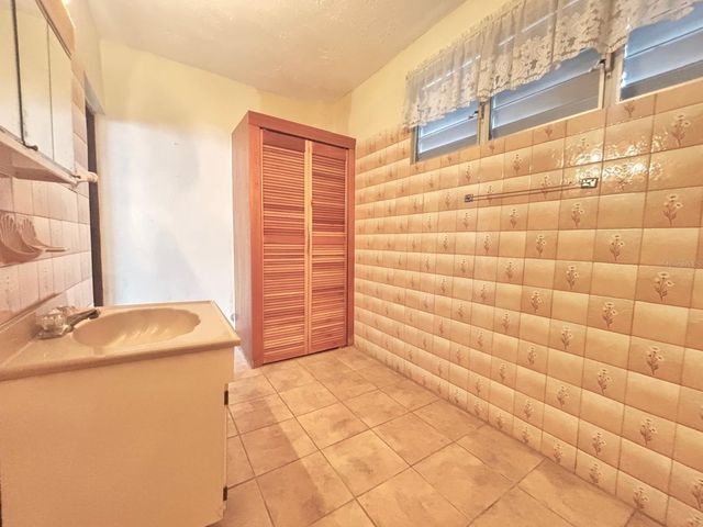 910 calle 1 SE REPARTO METROPOLITANO, San Juan, PR 00921