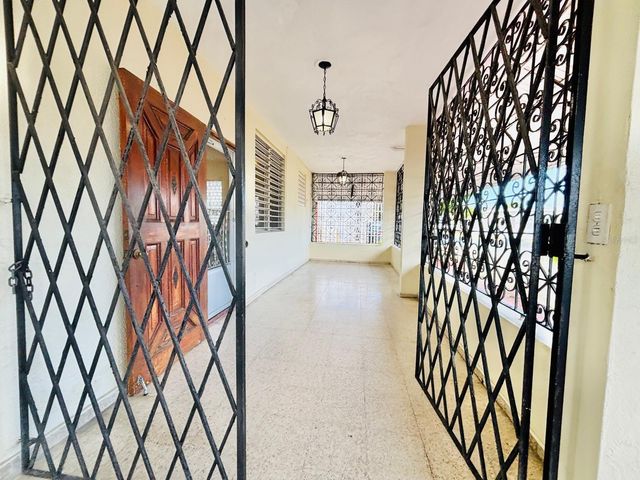 910 calle 1 SE REPARTO METROPOLITANO, San Juan, PR 00921