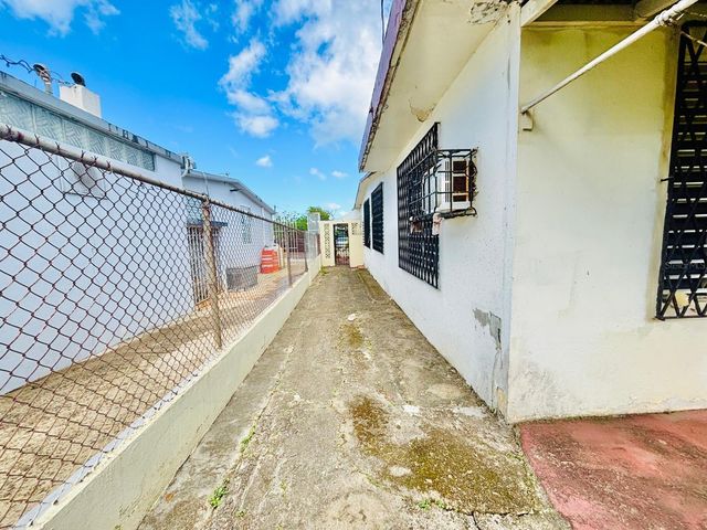910 calle 1 SE REPARTO METROPOLITANO, San Juan, PR 00921