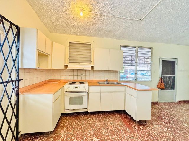 910 calle 1 SE REPARTO METROPOLITANO, San Juan, PR 00921
